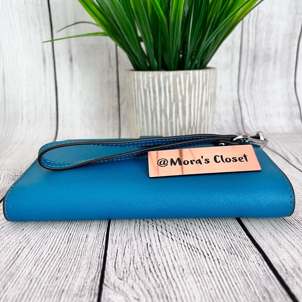 Michael Kors Double Zip Wallet/Wristlet - Picture 4 of 10